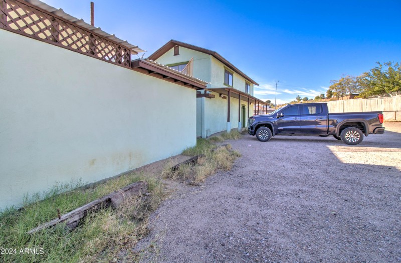 1605 E Ash St-8