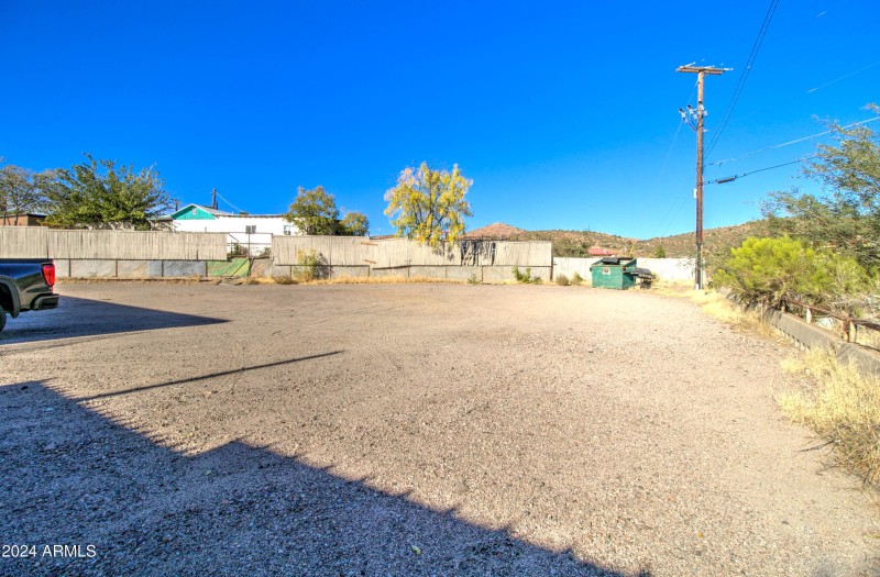 1605 E Ash St-9