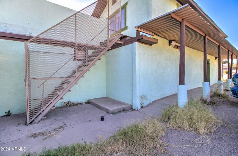 1605 E Ash St-10