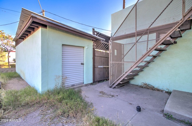 1605 E Ash St-11