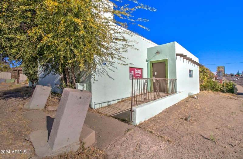 1605 E Ash St-14