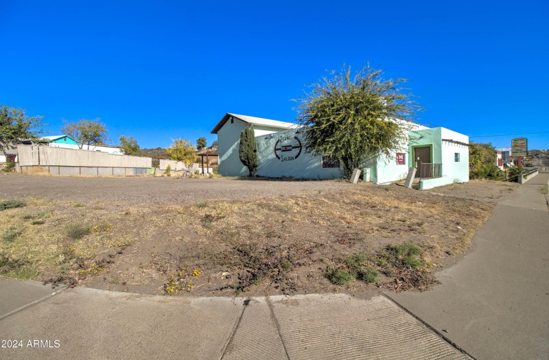 1605 E Ash St-16