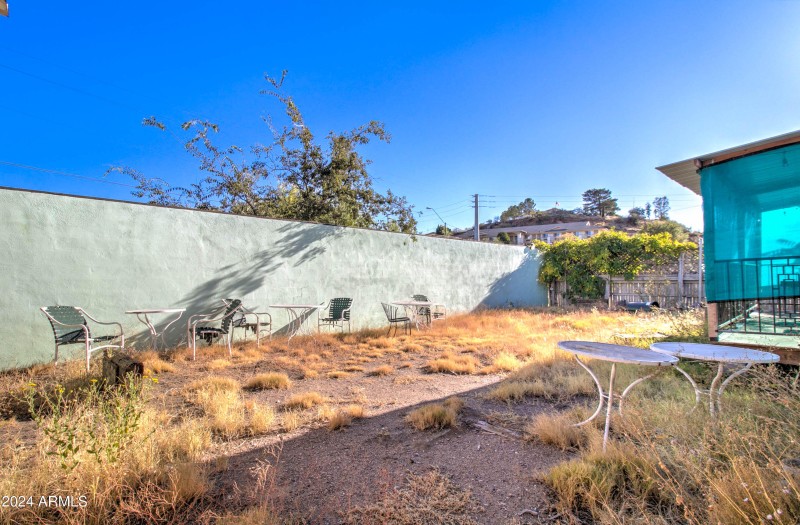 1605 E Ash St-21