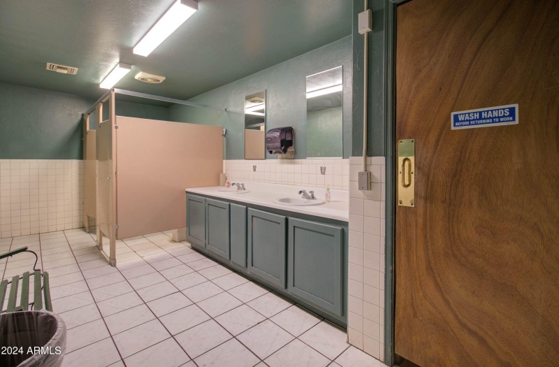 1605 E Ash St-46