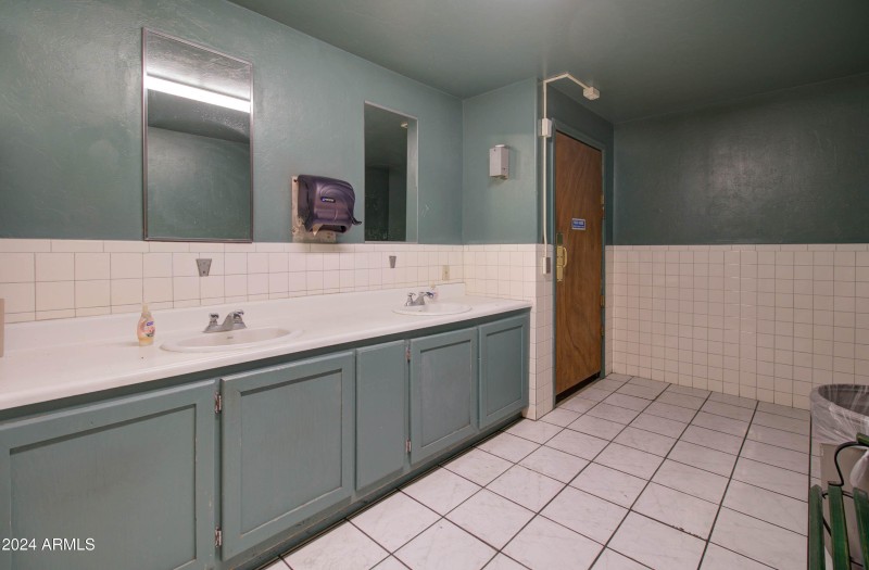 1605 E Ash St-47