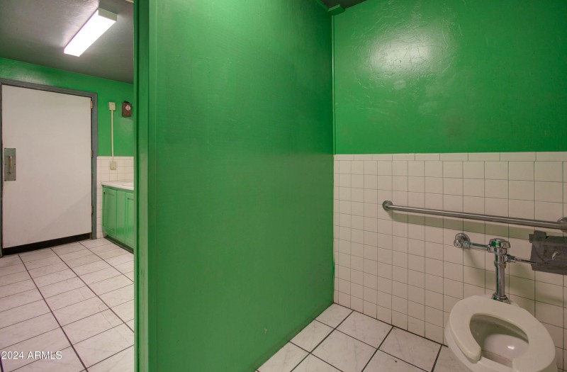 1605 E Ash St-50