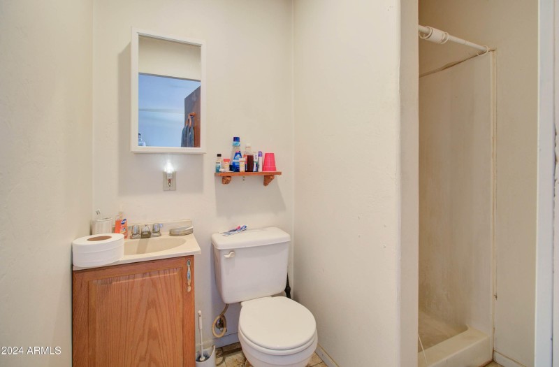 1605 E Ash St-56