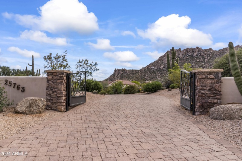Private Gate