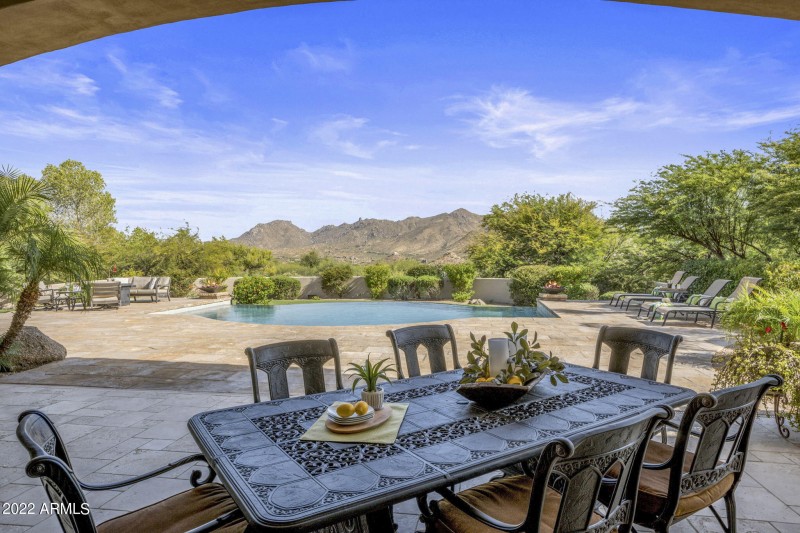 167 Outdoor Dining