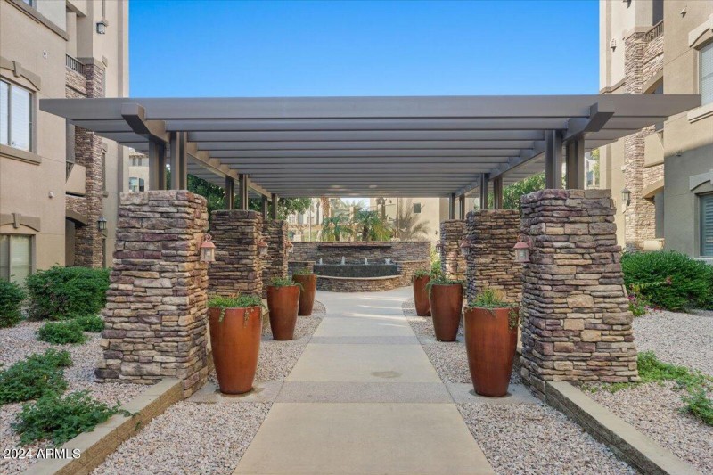 03-Front walkway