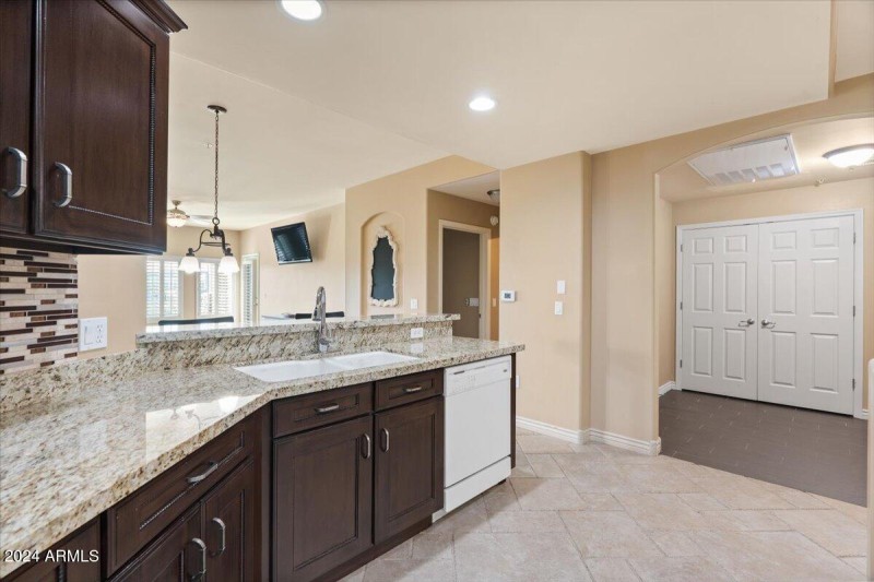 09-Kitchen