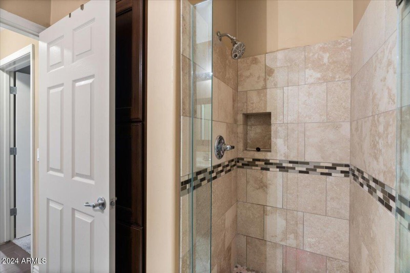 25-Full bath shower