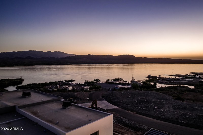 005_LAKE VIEWS