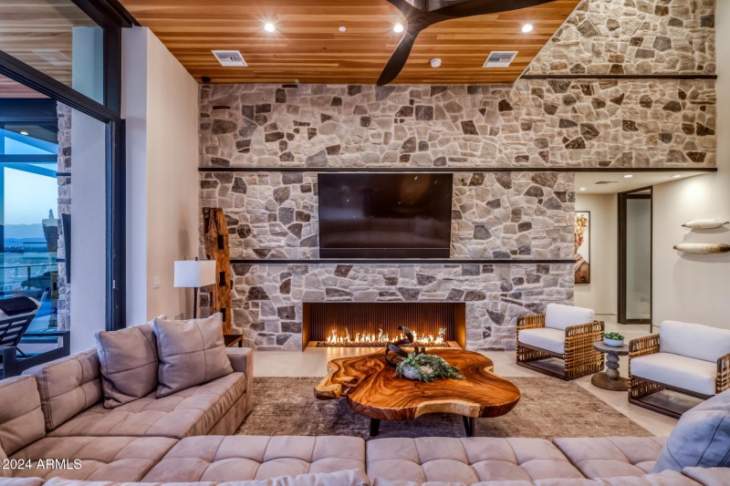011_GREAT ROOM