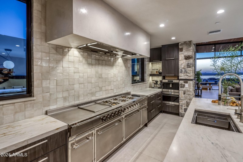 018_KITCHEN