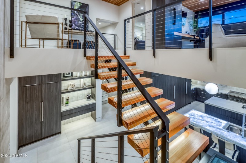 028_STAIRWAY
