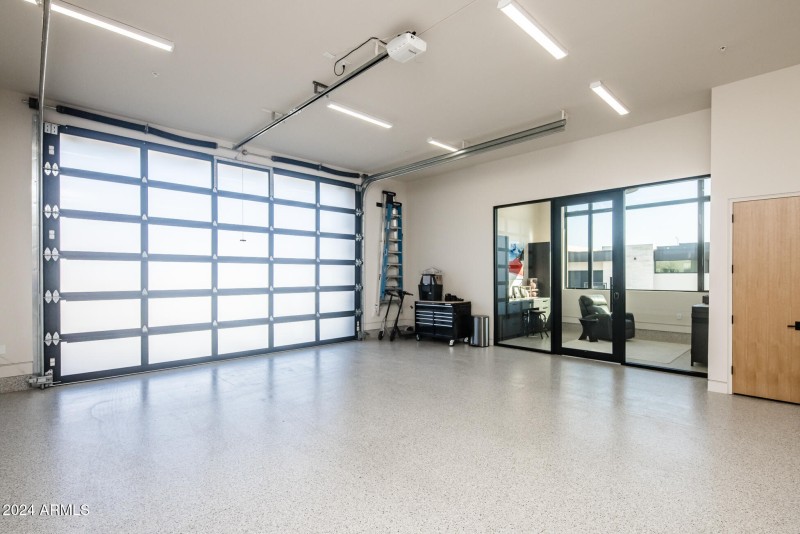 045_GARAGE