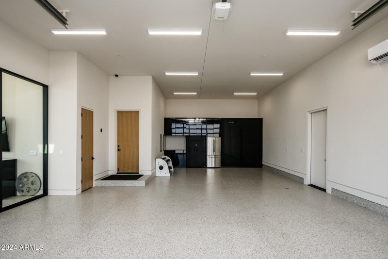 047_GARAGE