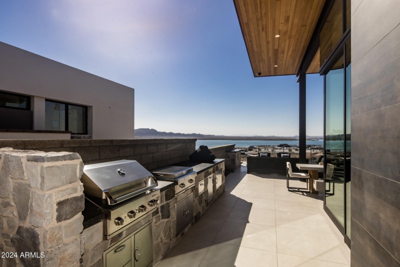 054_OUTDOOR BBQ