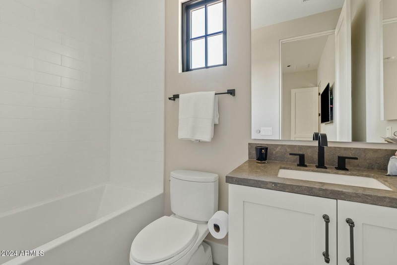 En-Suite Bath #1
