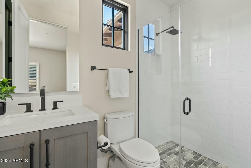 En-Suite Bath #3