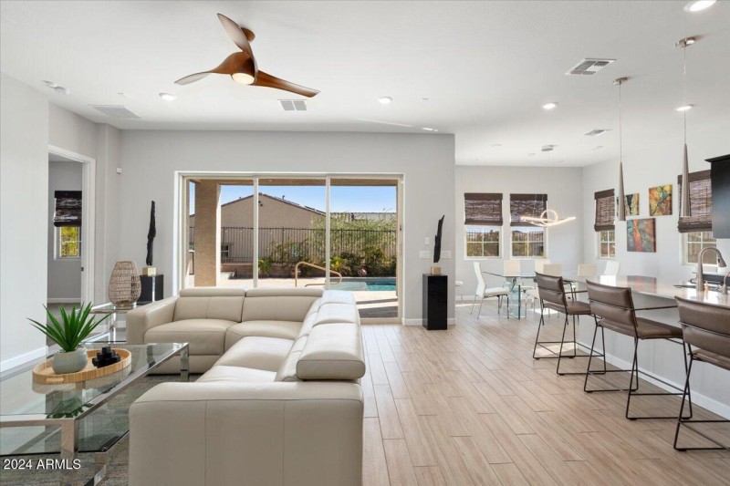GREAT ROOM W/SLIDERS