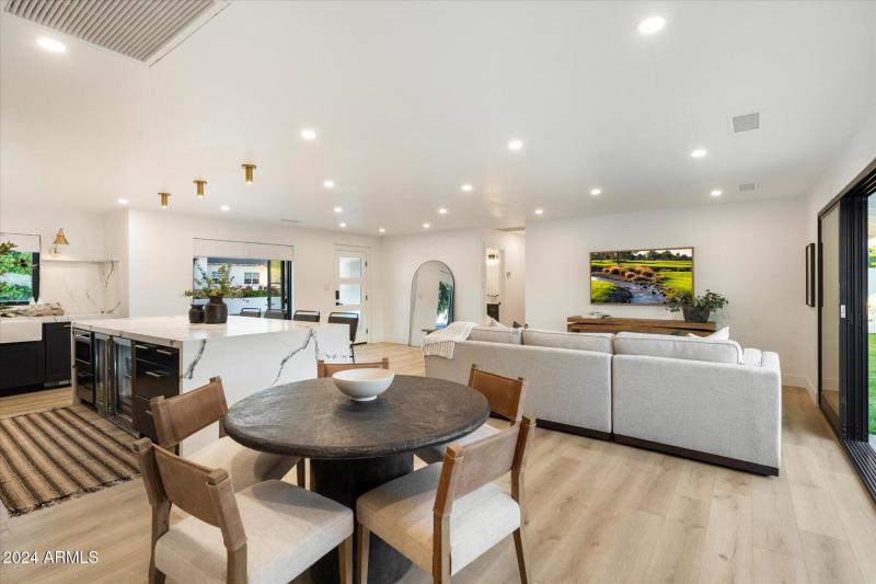 Overview Dining Room