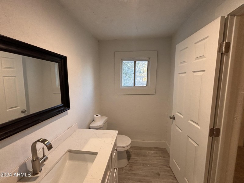 bathroom 1 114 e 12th st