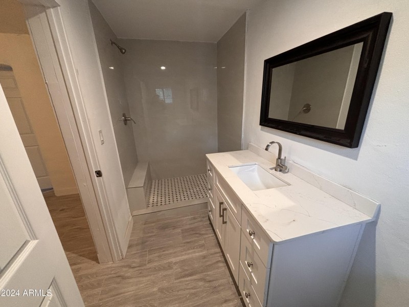 bathroom 2 114 e 12th st