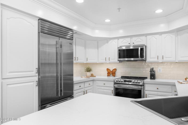 BEAUTIFULLY REMODELED KITCHEN