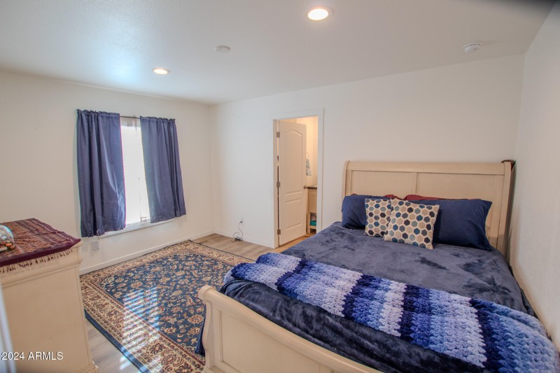 Mikesell - Apache Dr MLS-33