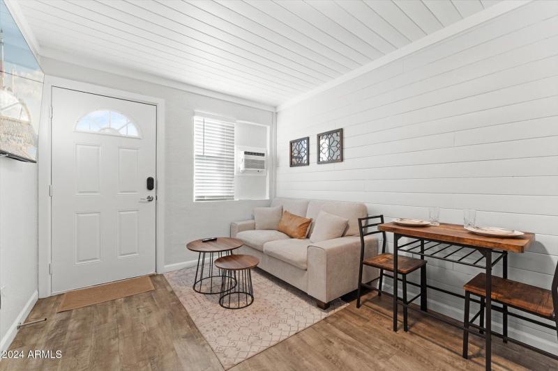 04-004-living-room