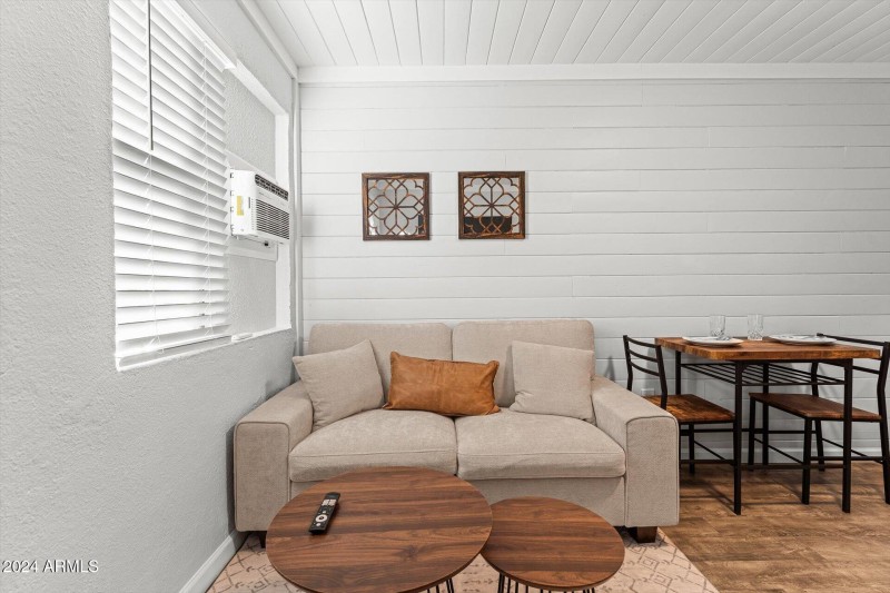 06-006-living-room
