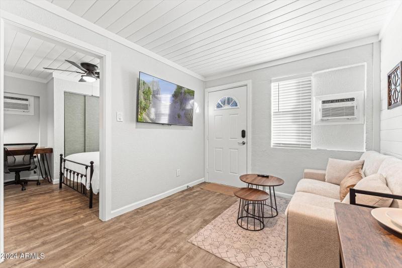 07-007-living-room