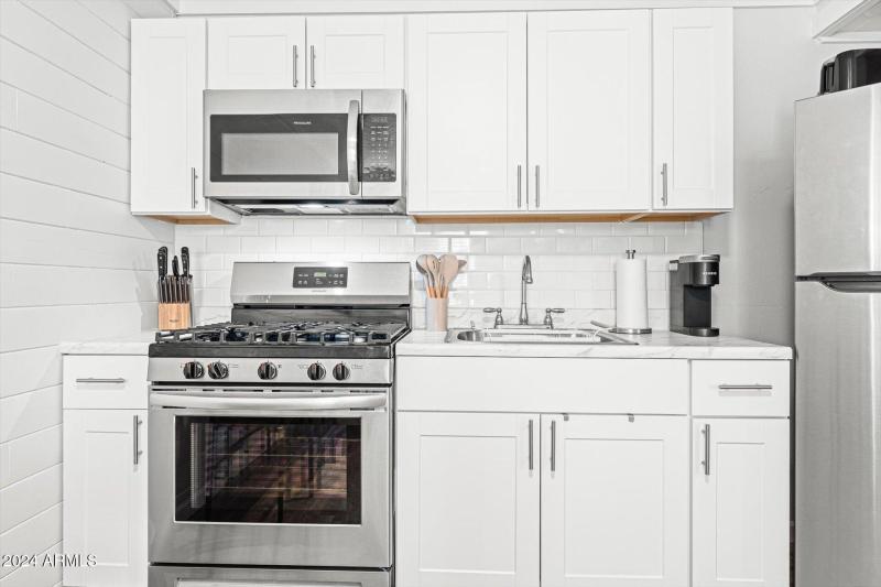 10-010-kitchen