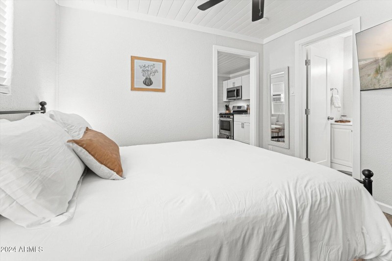 13-013-bedroom