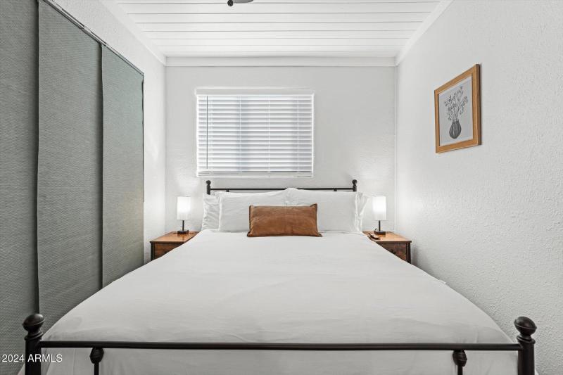14-014-bedroom