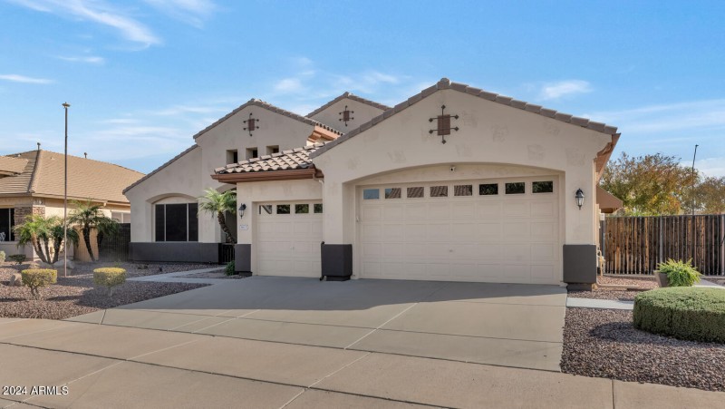 4633 N 127th Dr-large-004-023-TOD9139-15