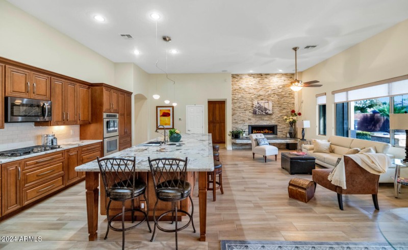 4633 N 127th Dr-large-009-016-TOD9164-15