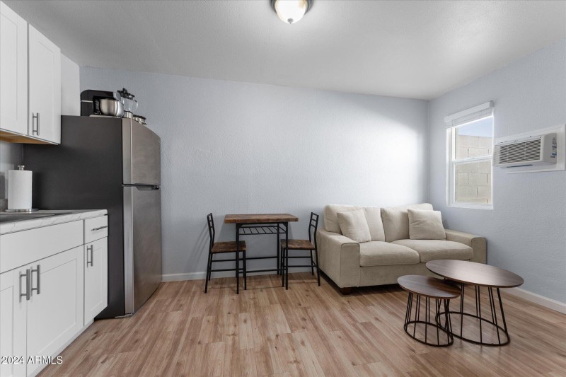 07-007-living-room