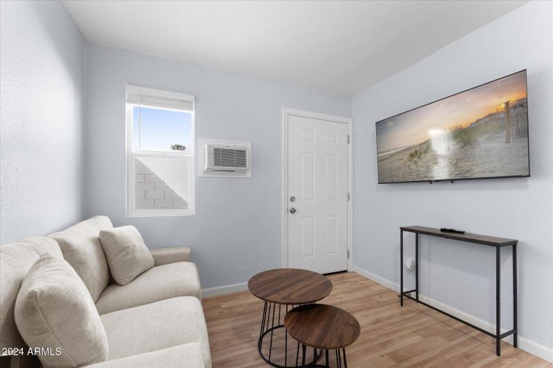 09-009-living-room