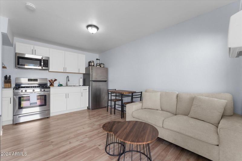 10-010-living-room
