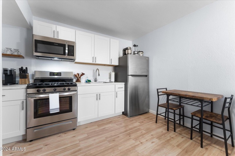 12-012-kitchen