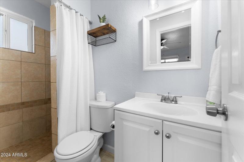 16-016-bathroom