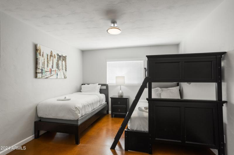 PropertyImageCo_7702EVerdeLn_WEB17