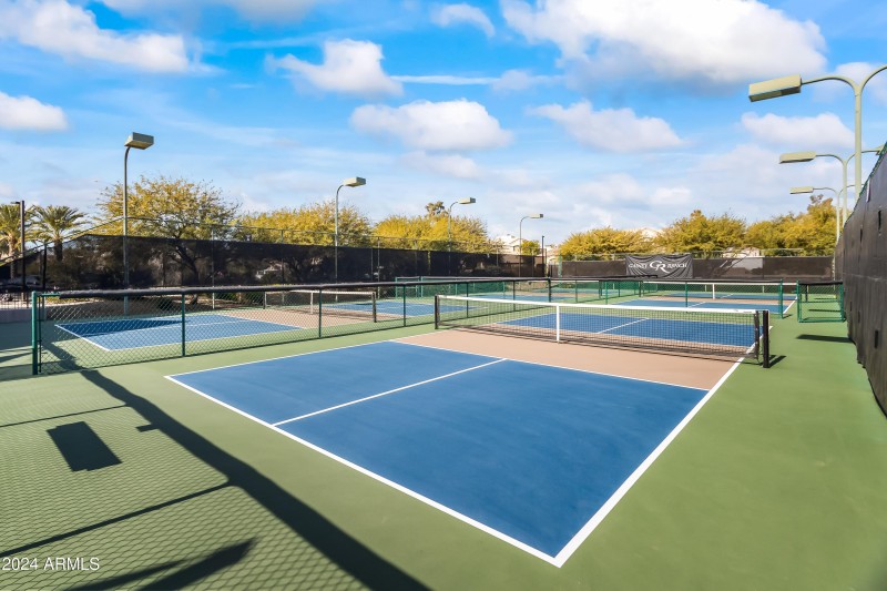 ESTATE CLUB - PICKLE BALL COURTS