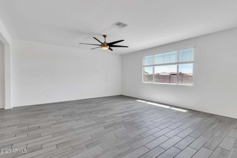 20230502153109945853000000-04