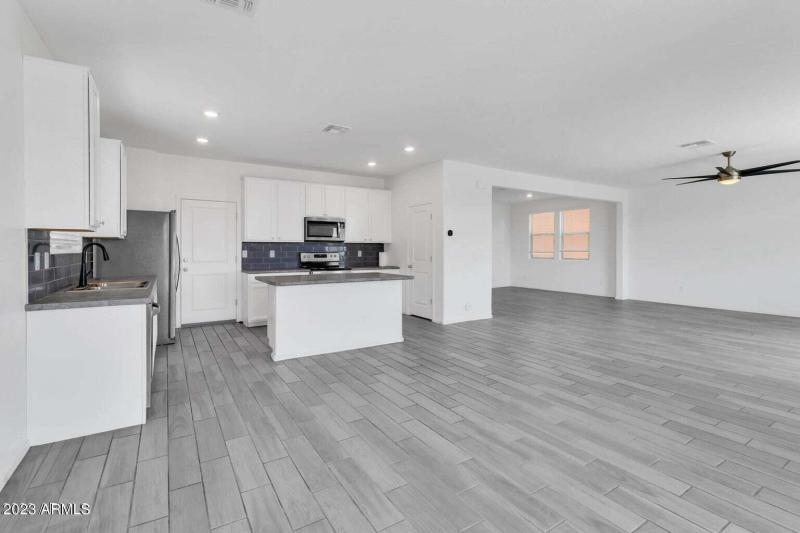 20230502153116494973000000-05