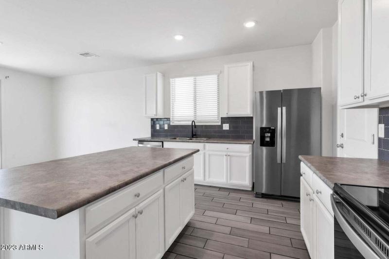 20230502153233275354000000-19