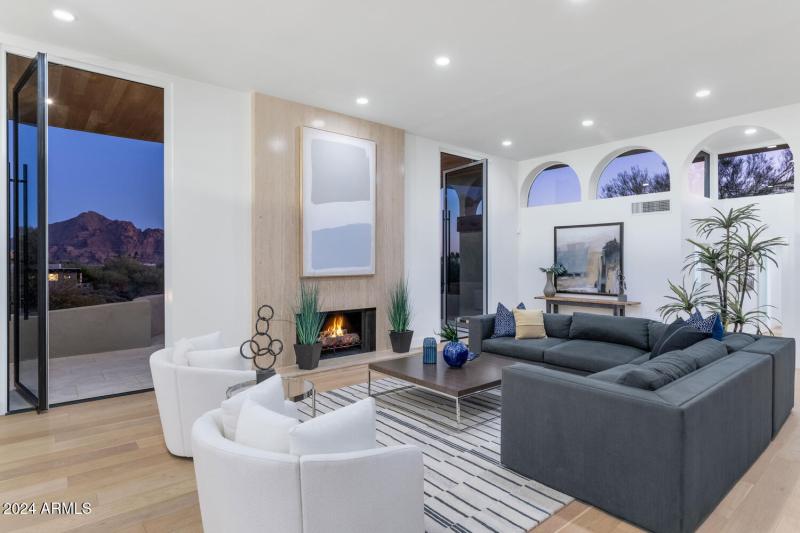 6664 N 40th St-large-015-059-6664 N 40th